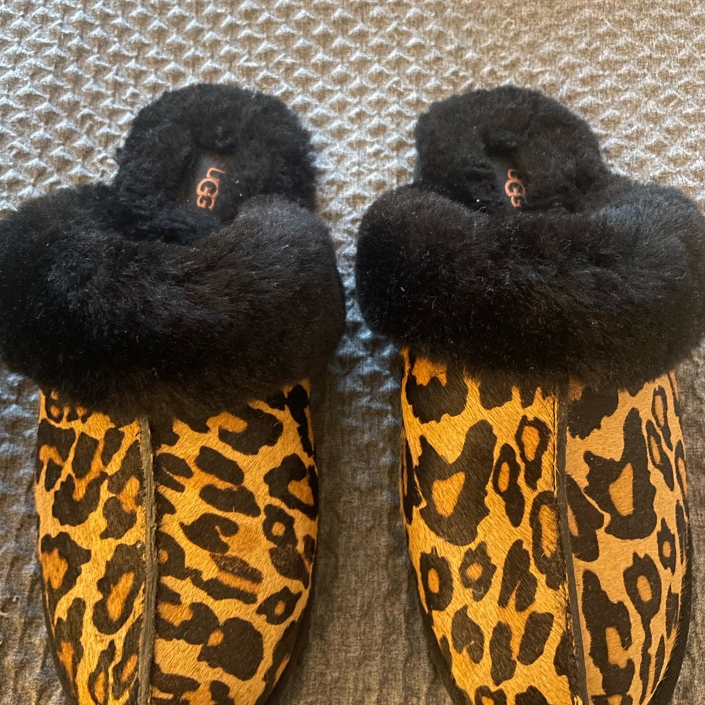 UGG Leopard Women's Slipper  Size 10 - Picture 2 of 4